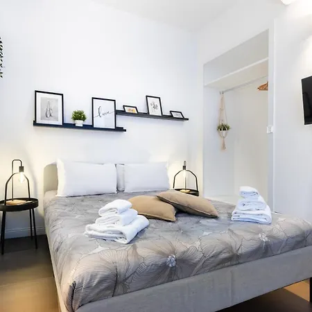 Hostdomus - La Marmora Apartmán *
